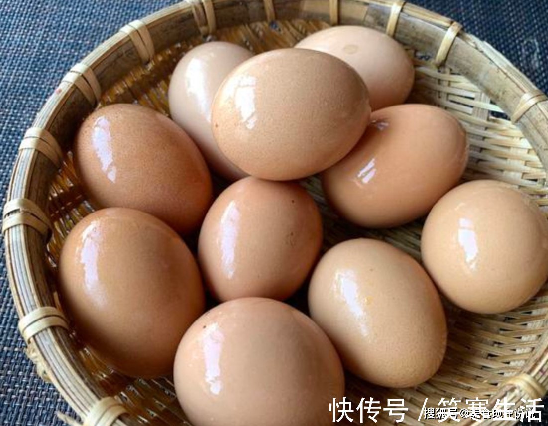 鸡蛋别再炒着吃了!大厨教你新吃法,8分钟搞定,营养美味吃着香