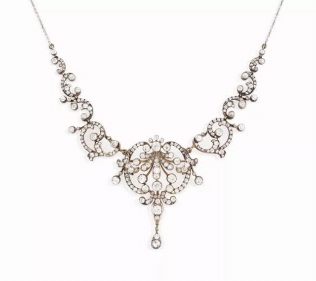 “冠冕”与“皇冠”有什么不同28顶古董冠冕,讲述欧洲贵族头顶上的百年奢华