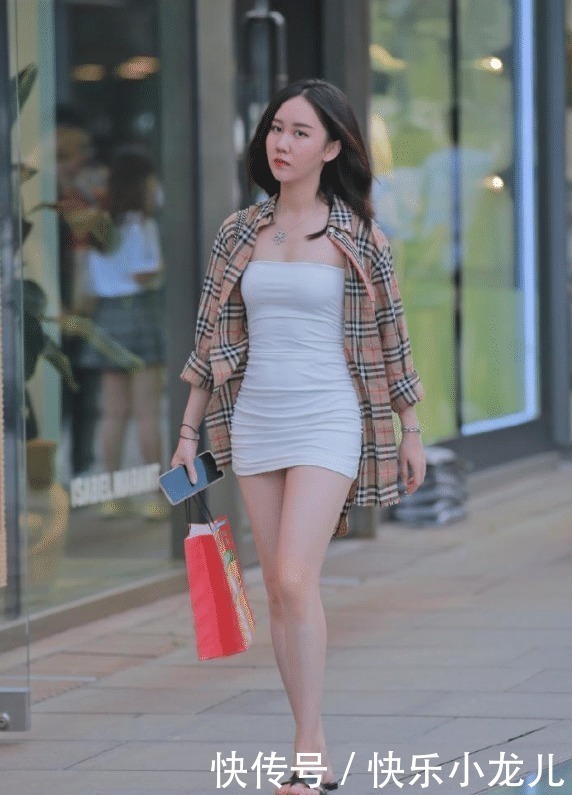 时尚小姐姐休闲风穿搭,一般人驾驭不了