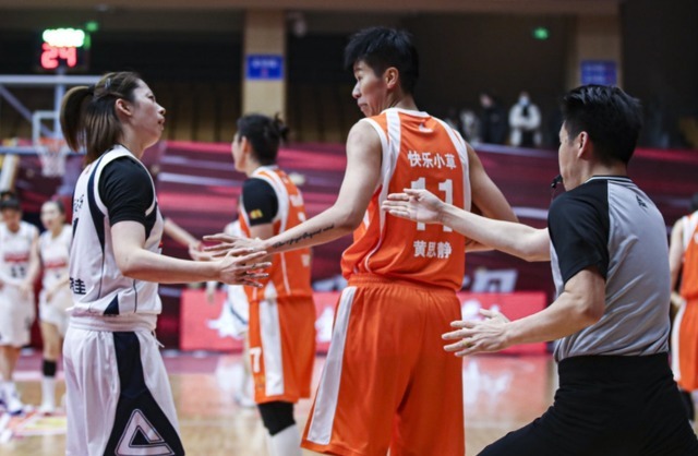 中国女篮|WCBA总决赛!内蒙古先拔头筹,终结四川19连胜,李月汝20分19篮板
