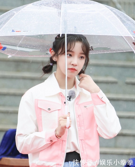 常驻嘉宾|《跑男黄河篇2》路透，3位女嘉宾都是双马尾，风格现在大不一样