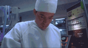 |搞笑GIF:司机大哥,车里别放这个暖炉,很危险的!