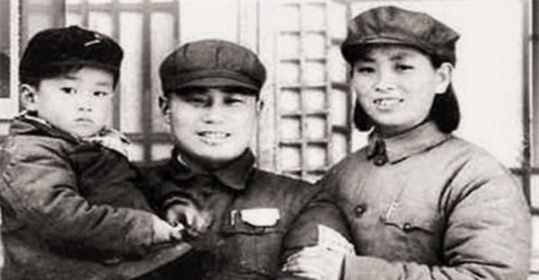 作风|历史上真实的李云龙因作风问题连降两级，上司见到他还得敬礼