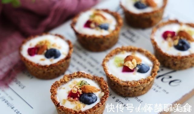 喝不完的牛奶别浪费，搭配燕麦做出一款特色甜点，营养更高档！