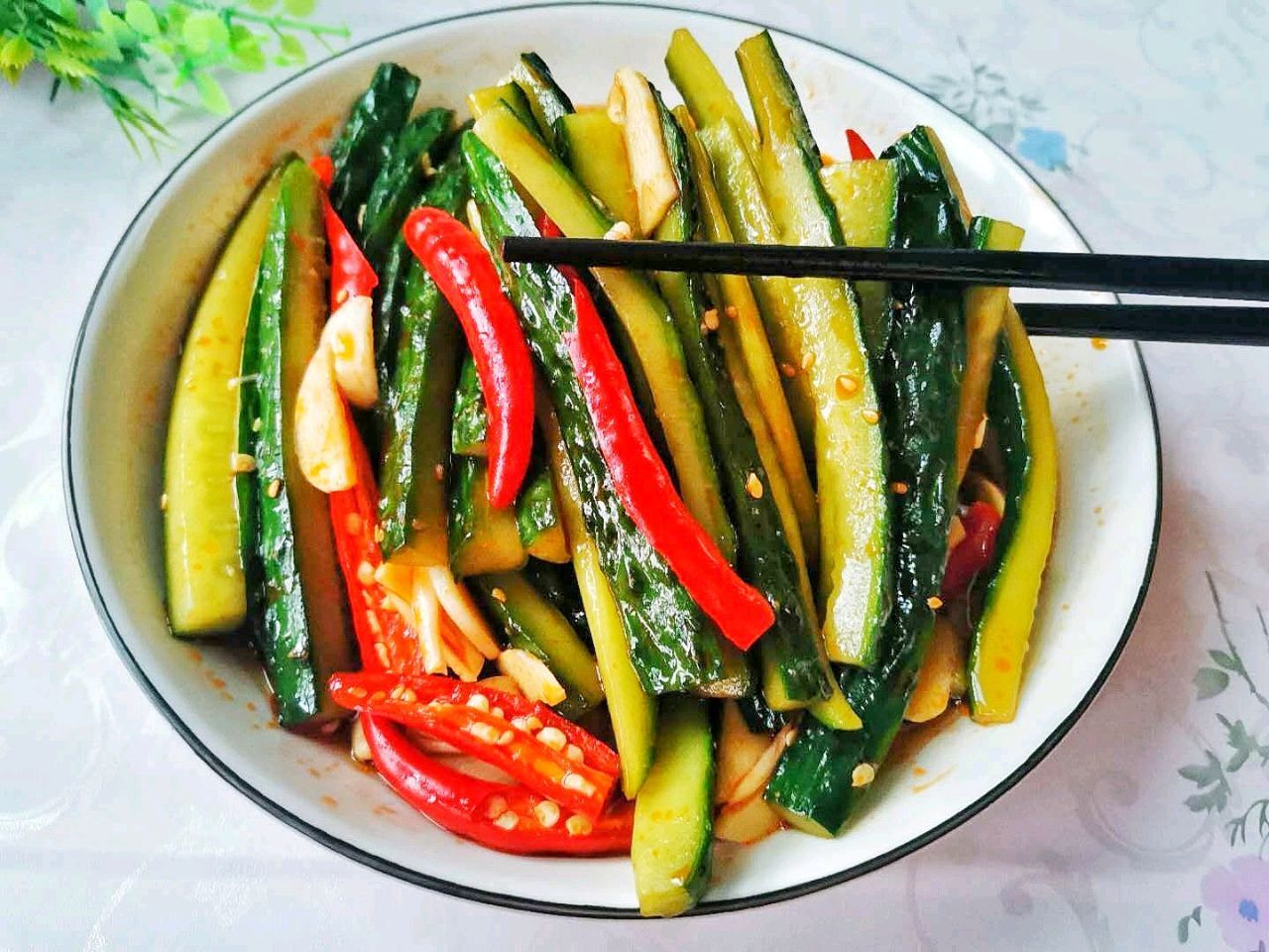 嘎嘣脆的凉拌黄瓜,清爽解腻,营养美味