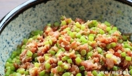 韭菜|用它包饺子，比芹菜还香，比韭菜有营养，儿子吃完还要抢爸爸的吃