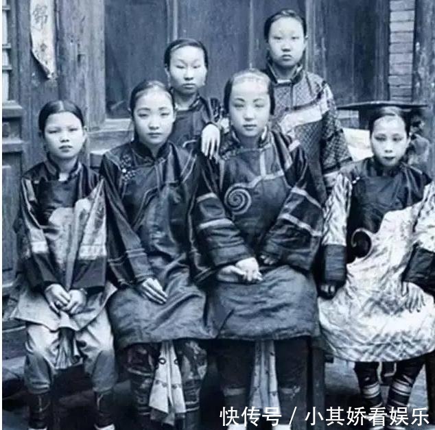 她15岁靠 三寸金莲 嫁入豪门 洗脚痛哭流泪 丈夫却十分欢喜 快资讯 她15岁靠 三寸金莲 嫁入豪门 洗脚痛哭流泪 丈夫却十分欢喜 快资讯