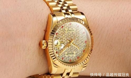 表戴在左手|为什么“戴手表”要在左手?男人必要了解一下,不要一问三不知!