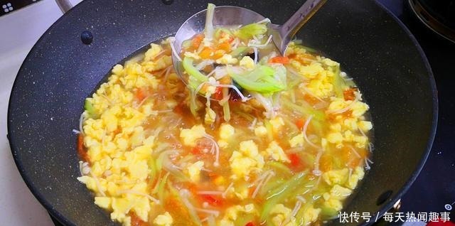 做丝瓜汤时,万万不可切完直接下锅,多加1步,颜色好看更鲜美