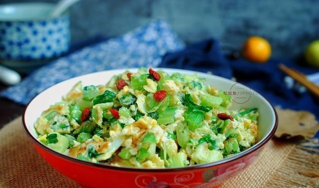 这菜的叶子是宝贝,拿来炒鸡蛋太鲜美,可惜90%的人都扔掉了