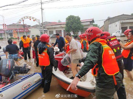 湖北消防|湖北消防指战员疏散营救河南被困群众