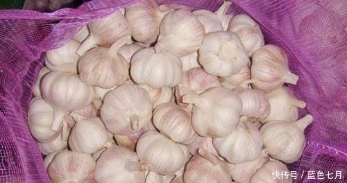 大娘|买大蒜时,聪明人看到这4种扭头就走,菜贩大娘:我们自己都不吃