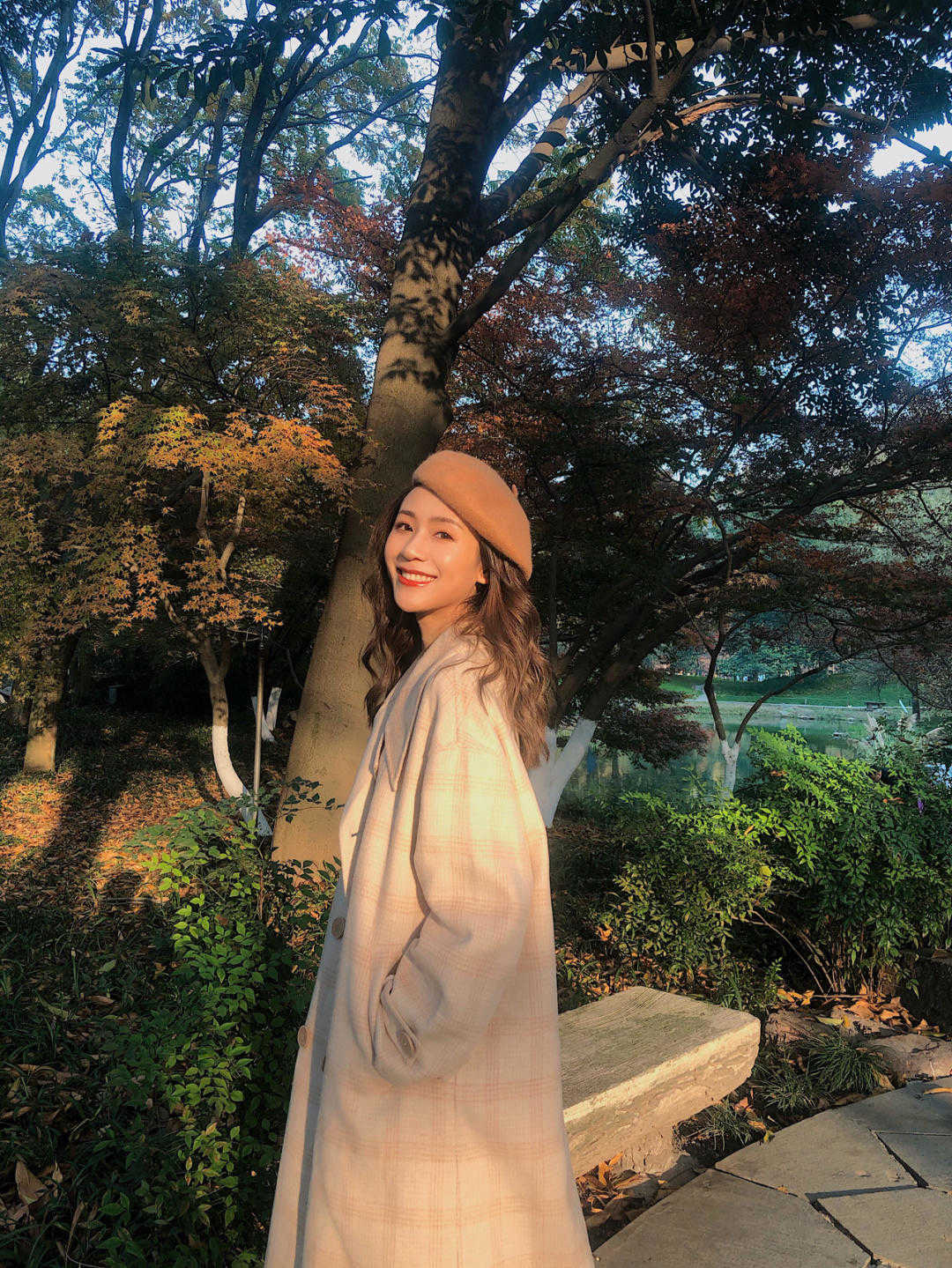 整体性|经典驼色怎样穿才不撞衫?试着和这几种颜色搭配,美感提升好几倍