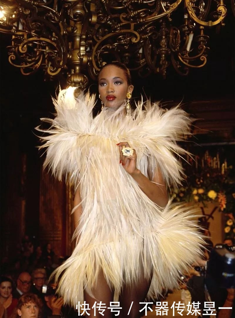 超模黑珍珠拍摄YSL全球大片,表现力太棒了