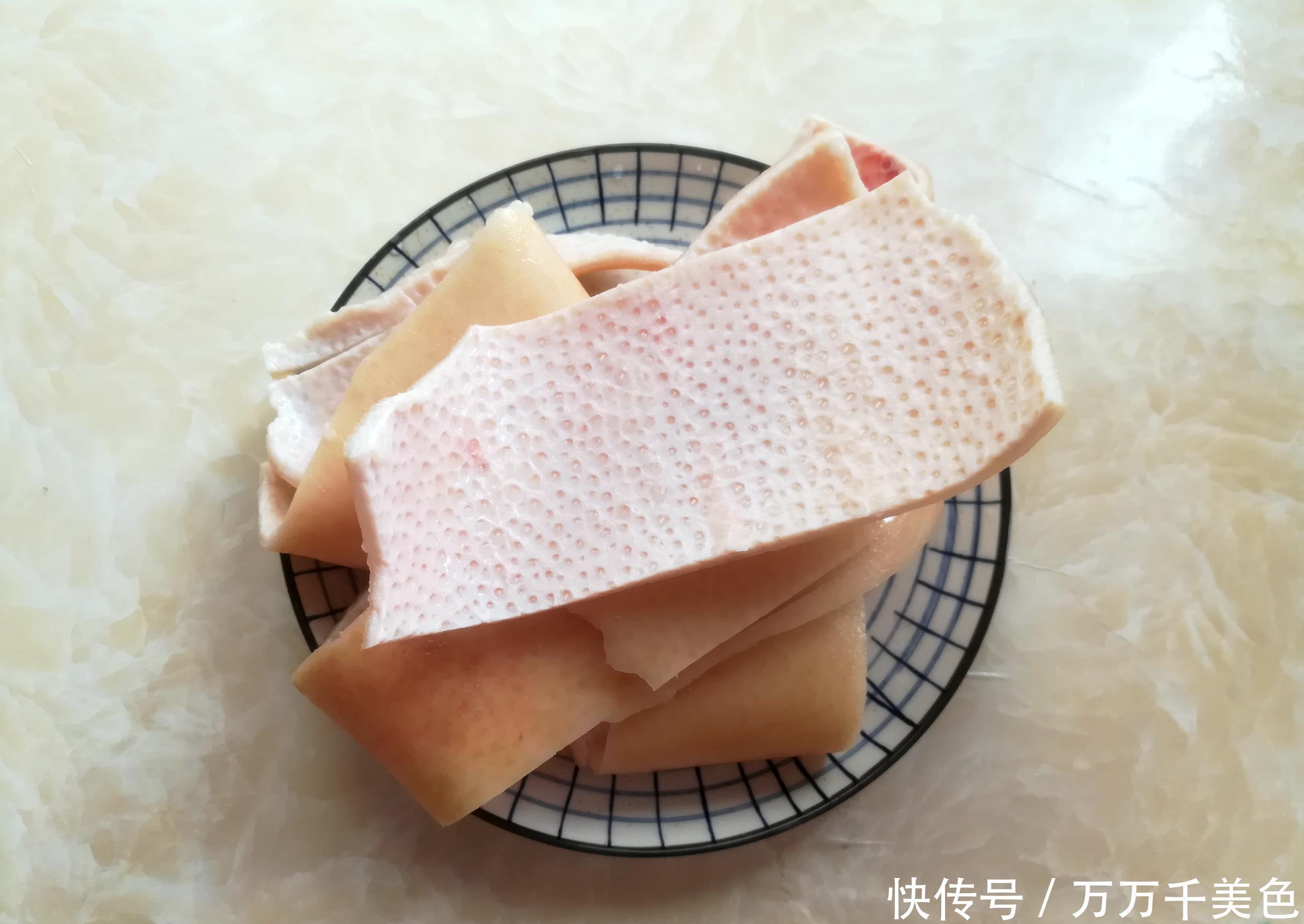 阿胶|女人吃猪蹄吃阿胶,都不如吃它,每天坚持吃几块,滋润皮肤有光泽