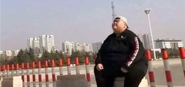 王浩楠|中國第一胖，他為減肥嘗試切胃也沒用，卻因愛情一年減掉400斤！
