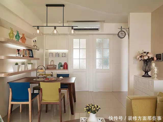 罗马柱|76平欧式二居室,餐厅彩色木质餐厅家具让这个空间更年轻活跃