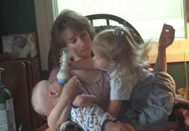 孩子|23年前,她顶着压力生下世界首例7胞胎,如今个个成材让人羡慕