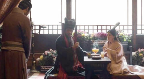  嫪毐|“大秦赋”中赵姬问嫪毐：你都会什么呀？嫪毐：小人精通骑马