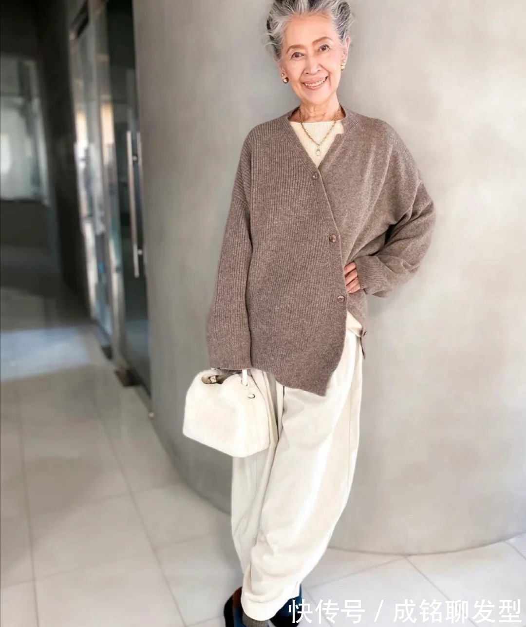 内藤朝美|年龄大不是不打扮的借口,看看这位71岁奶奶的穿搭,又潮又有个性