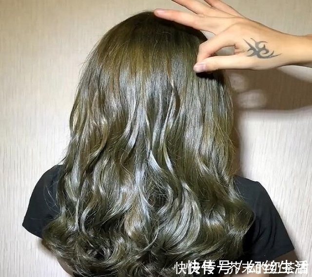 气质|女人35左右头发过肩,烫卷更合适,!有了气质,多了魅力