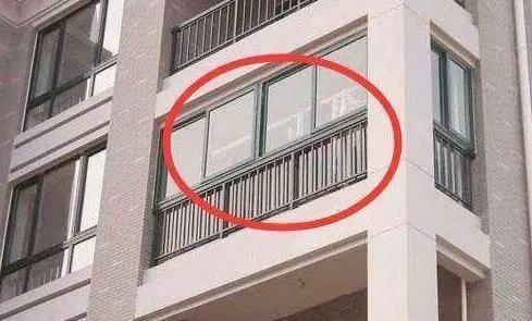 阳台|封阳台如何装护栏,装室内还是室外?看看你家是否装错!