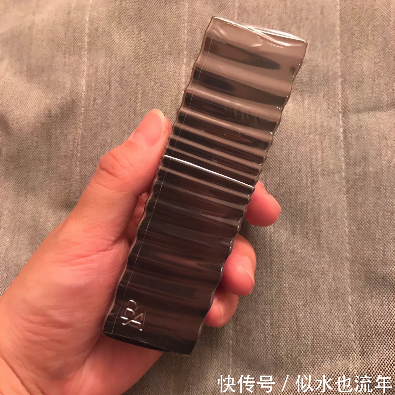 毛孔|哪些精华液好用?这些美白精华液,让你的肌肤呈现出净透的光泽感