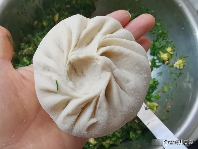 发酵|夏天这菜蒸包子清香好吃健脾胃，韭菜芹菜靠边站，暄软馅大吃不够