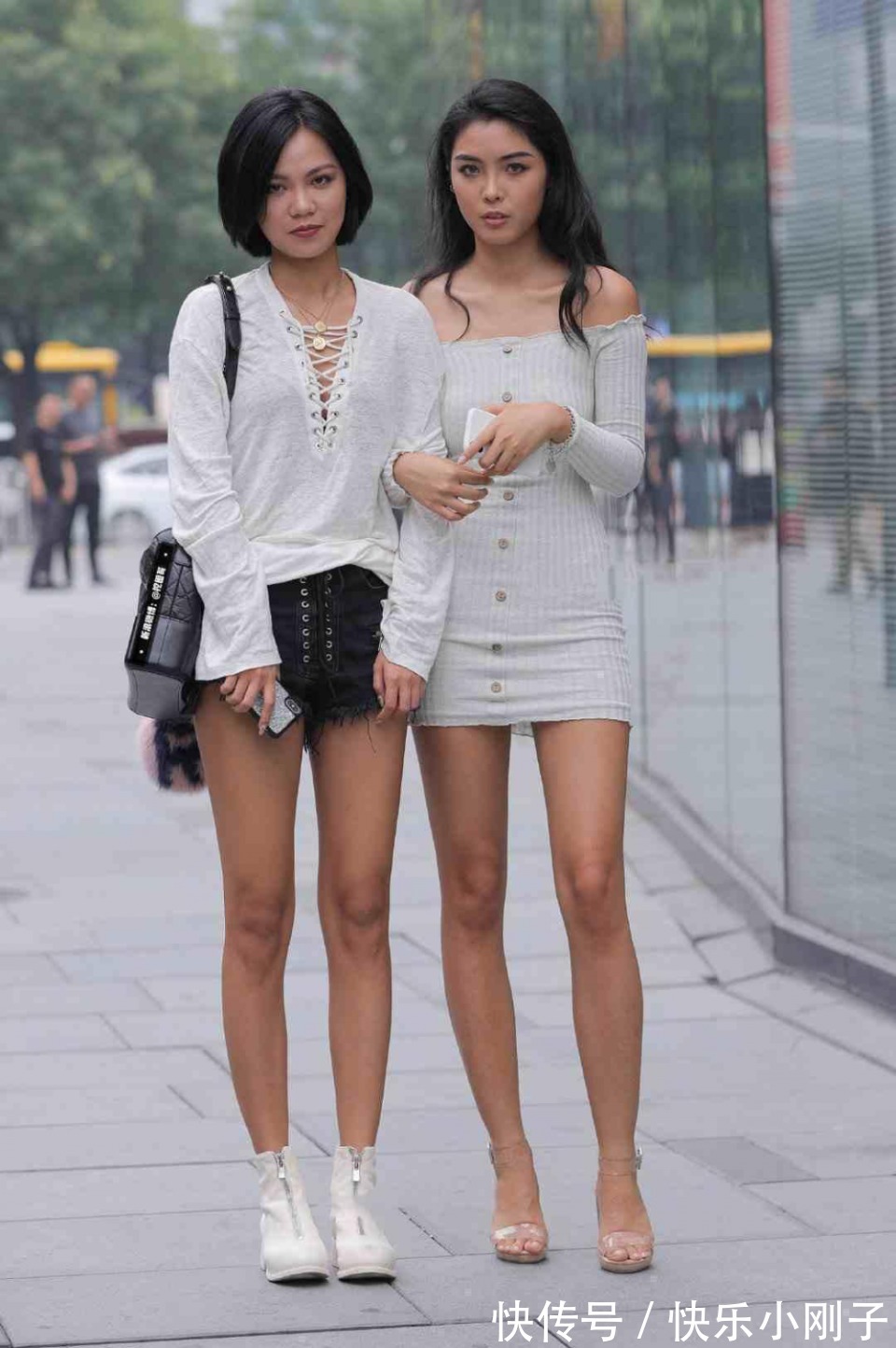 质感|连衣裙穿搭凭颜色和质感让你脱颖而出,新颖的剪裁设计,还有气质