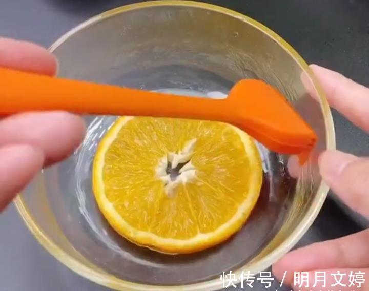 玉米油|做蛋糕，不用烤箱，教你一招，细腻蓬松，香甜可口，好吃又省事