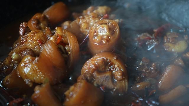 四根四十元,菜场里最不起眼的下酒菜,想买请先预约