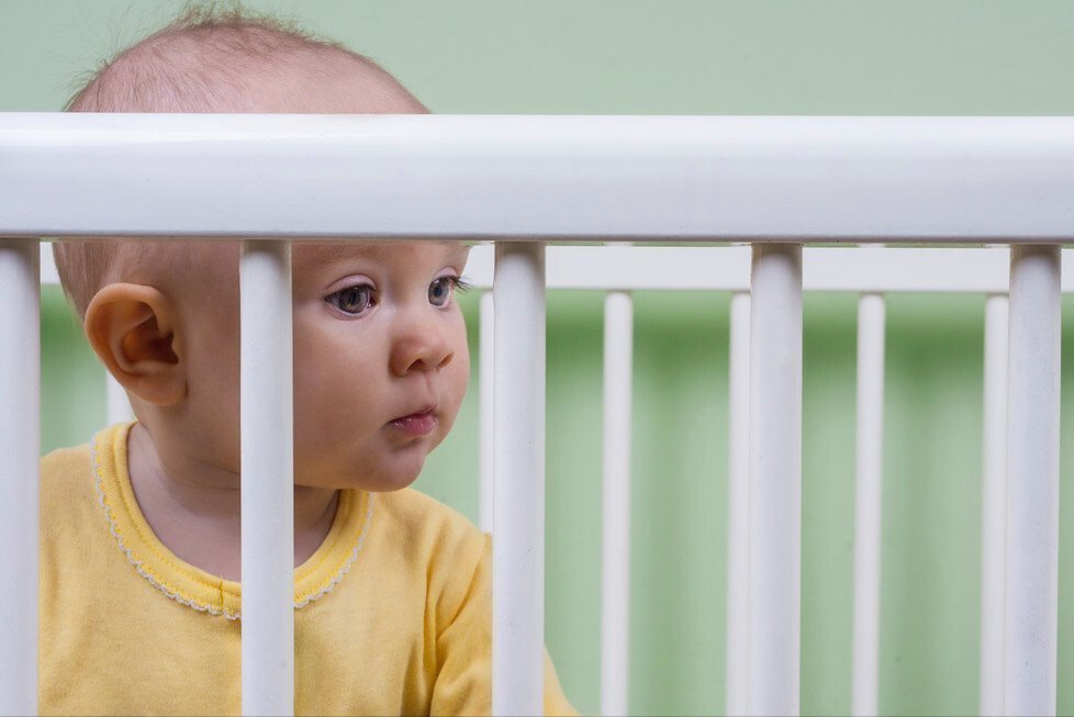 装睡|不吼睡、不哄睡,如何让孩子晚上自己睡?一个字:“装”就得了