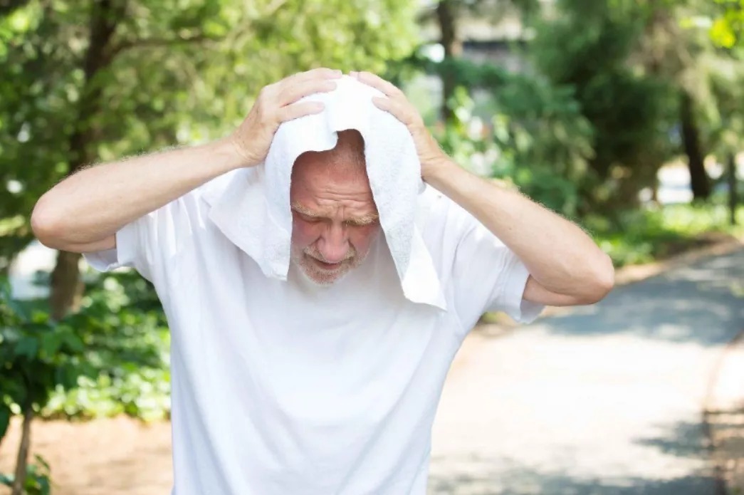 空腹血糖|警惕糖尿病并发症!10个身体信号,预示血糖失控,要小心!