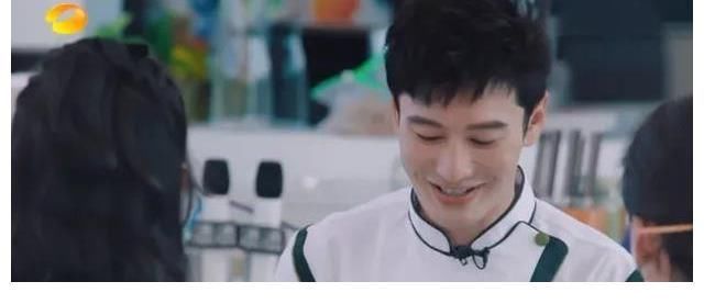 |赵丽颖在中餐厅做客时,与黄晓明吵架的场面搞笑