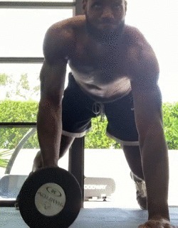 深蹲|最近很火的岩石深蹲挑战,试试你的下盘够稳吗?