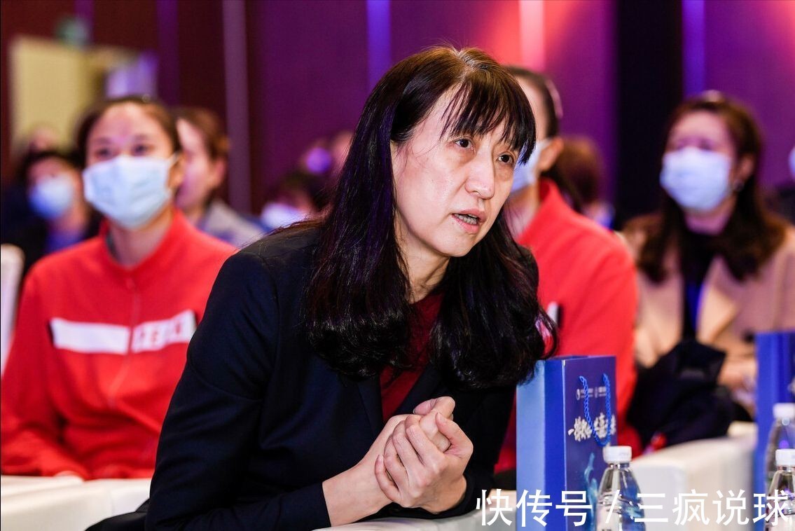 世界杯冠军|女排绿叶赖亚文33岁结婚,婚后与丈夫分居,回家时儿子喊她:阿姨
