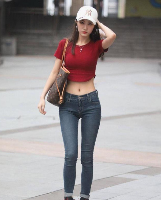 简约|街拍温文儒雅的小姐姐,简约而不简单,养眼又好看