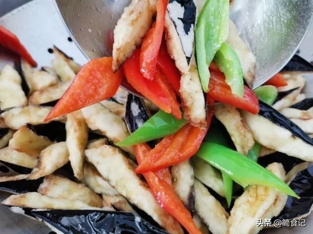 水煮鱼|茄子吃法那么多,我家就爱这种比水煮鱼还过瘾,每次上桌都吃光