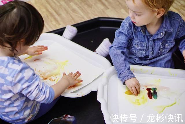 规律|2岁孩子不爱跟小朋友玩,是孤僻吗社交发育规律告诉你多虑了