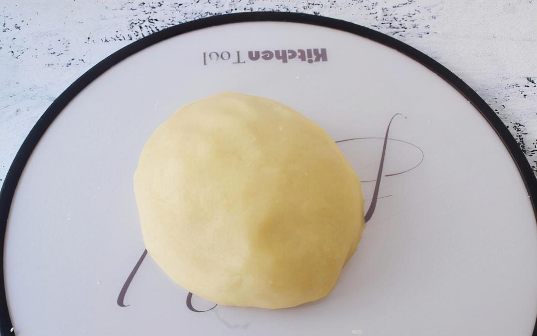 1碗糯米粉加上半勺红糖，做一份好吃解馋的小吃，软糯好吃