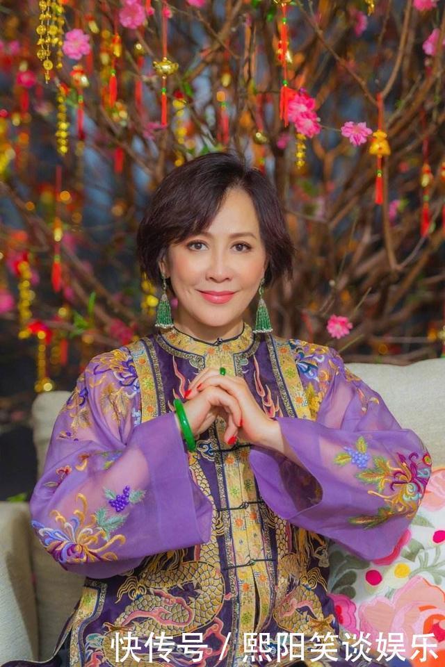 发型|女人过了50岁尽量别留长发、烫卷发!推荐明星这些发型,真洋气