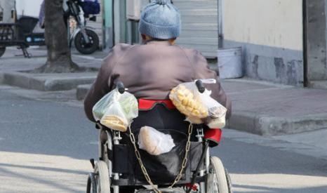 寿命|人上了年纪后,为何会越走越慢?走路快的人,“寿命”会比较长?