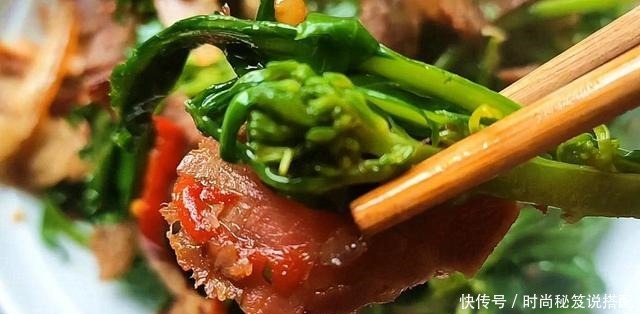 炒腊肉别忘了加这道配料,好吃开胃又下饭