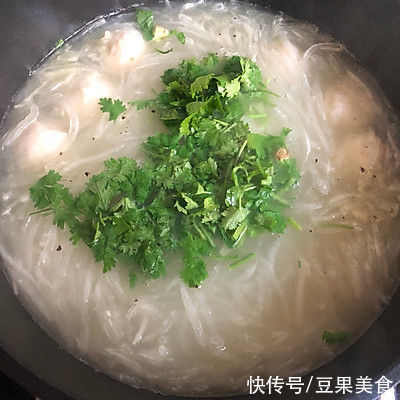 暖胃又养生,一次吃三大碗都不过瘾的虾丸萝卜丝汤