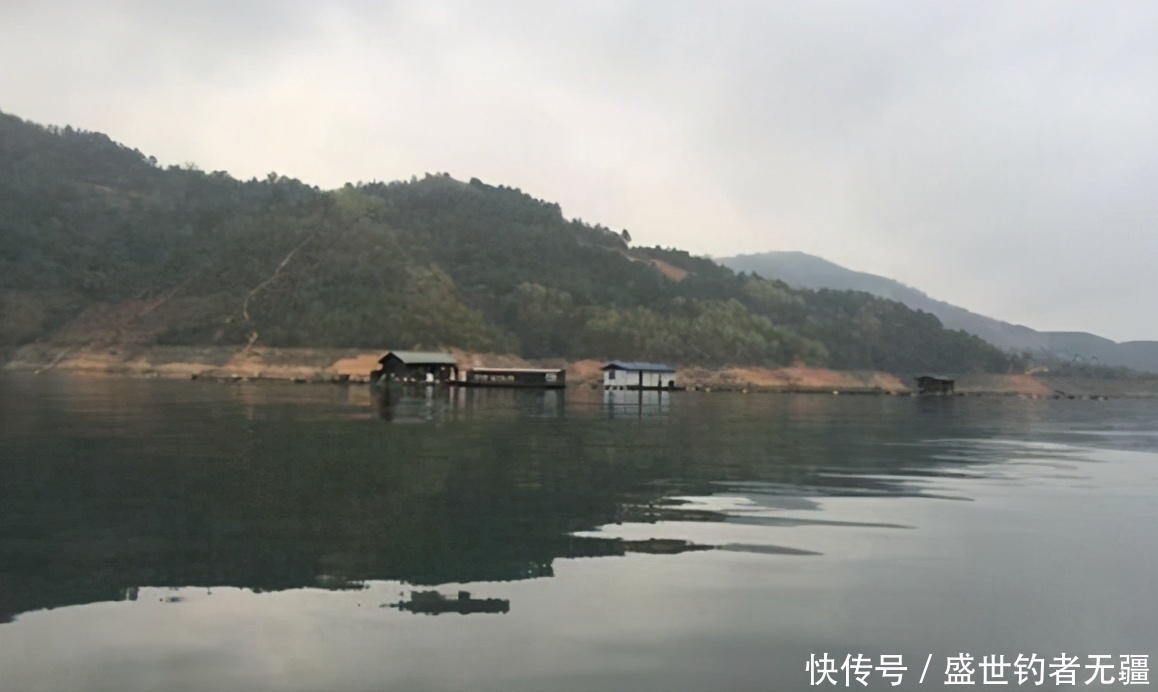 钓翘嘴的季节到了,学会这4个技巧,鱼获差不了!——盛世三渔