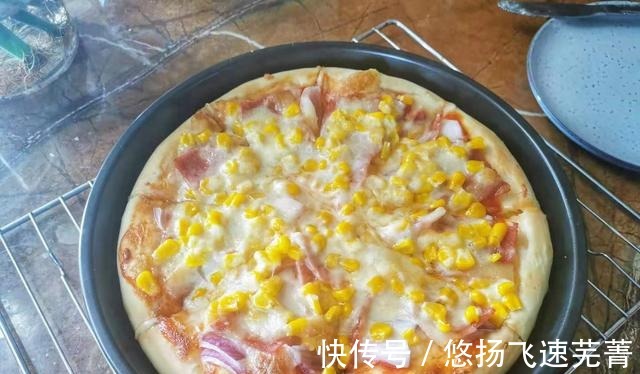 芝士|我的懒人披萨比外卖好吃，不要揉面机，分享手揉披萨饼的详细配方！