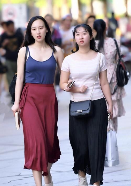 色彩|大气美女还会玩转色彩,真是“文武双全”样样精通啊