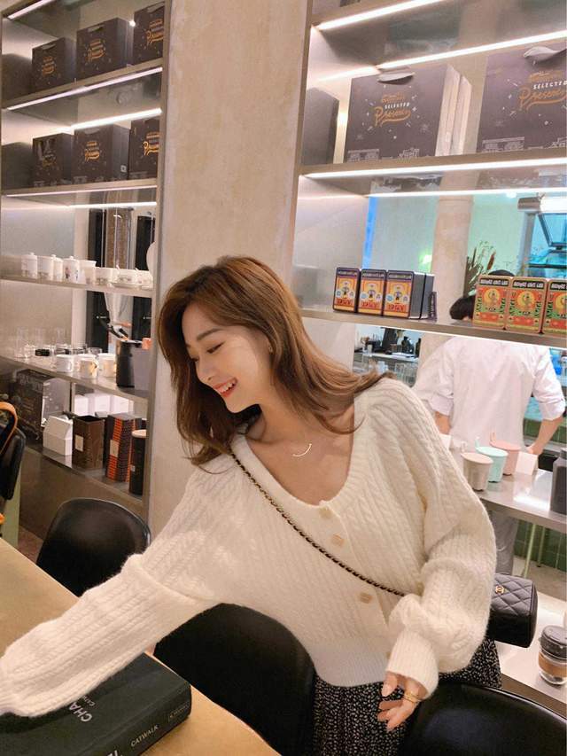 搭配|秋季也是针织衫的标配,原来可以这样配,好看又方便