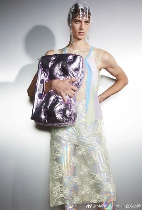 羽绒服穿在你身上显臃肿？穿在它身上刚刚好！