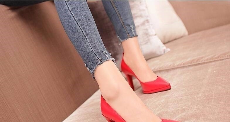 气质 优雅高跟鞋展现女人的魅力,让你在这个秋冬美丽吸睛十足